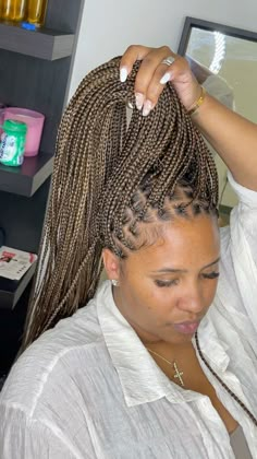 Hair Color 27 On Black Women, Braids On Highlighted Hair, Knotless Braids 27/30, Braids 27/30, Colour 4 And 27 Braids, 4 27 30 Knotless Braids, 4/27/30 Knotless Braids, 4 27 30 Braids, Colour 30 And 27 Braids