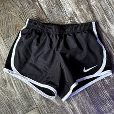 These New Without Tags Toddler Girls Athletic Shorts Are Nike Drift. They Have A Fabric Lining And Elastic Waist. * Item Pictured Is The Exact Item You Will Receive. * Photos Will Show Any Wear Or Tear To Item. * Item Comes From A Smoke Free Home. * Item Has Been Sanitized, And Repackaged For Shipment, Unless Item Is New With Tags. Black Hair Video, Classic Sportswear, Cute Nike Outfits, Nike Short, Nike Athletic Shorts, Youth Clothing, Nike Bottoms, Volleyball Outfits, Wear Or Tear