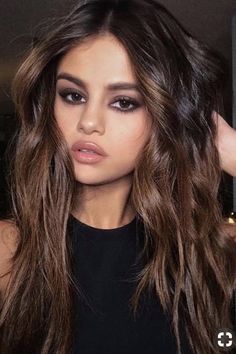 Selena Gomez Hair Color, Hairstyle And Color, Rambut Brunette, Brown Hair With Highlights, Hair Color Balayage, Hair Inspiration Color, Cool Hair Color