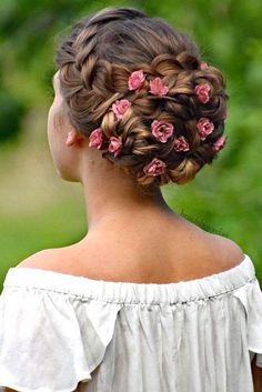 Fresh Spring Hairstyles To Bring A Little Change In Your Life ★ Flowers In Her Hair, Braided Bun Hairstyles, Hair Shedding, Spring Hairstyles, Creative Hairstyles, Trending Hairstyles, Box Braids Hairstyles, Hair Dos, Braid Styles