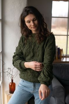 Hand knitted from a lovely and gentile alpaca wool yarn will make sure you feel comfortable and always warm. I love the pattern of this sweater - it feel light though still warms and very elegant and feminine. This sweater is quite chunky if you like a little oversized sweaters. In this case, model is 174 cm (68,5 inches) high, bust 92 cm (36,22 inches) and wearing a L size sweater. In case you would like smaller dimensions, just write us and we will make one specialy for you! GARMENT SIZE sleev Cozy Alpaca Cable Knit Sweater, Knitted Alpaca Sweater, Wool Sweater Outfit, Autumn Knitting, Classy Beauty, Khaki Sweater, Colorful Knit, Style Anglais, Alpaca Wool Sweater