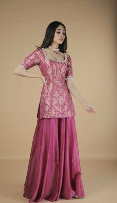 Short Kurti Dress Designs, Sharara Engagement Look, Anarkali Sharara Suits, Sangeet Wear Women, Banarasi Sharara Suits, Sarara Kurti Design, Festive Kurta Sets For Women, Sangeet Bridesmaid Outfit, Sharara Kurta Designs