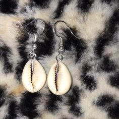 Brand New Trendy White Jewelry For Vacation, Casual White Drop Earrings, Casual Nickel-free White Earrings, Casual White Nickel-free Earrings, Cute White Beach Jewelry, Summer White Nickel-free Earrings, Nickel-free White Summer Earrings, Nickel-free White Earrings For Summer, White Nickel-free Earrings For Summer