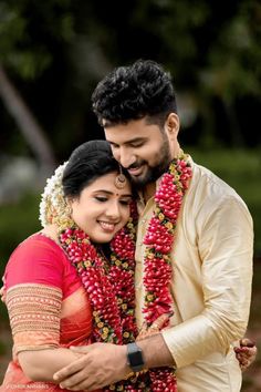 Traditional Saree Couple Poses, Wading Photoshoot, Muhurtham Poses, Tamil Wedding Couple Poses, Village Couple Photography, Tamil Wedding Photography, Hindu Wedding Photos, Marriage Photoshoot