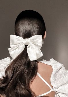 Old Money Hair, Money Hair, Dollete Coquette, Bold Hair Color, Hairstyles Cute, Bow Hairstyle, Hair Ribbons, Haircuts For Curly Hair, Ribbon Hairstyle