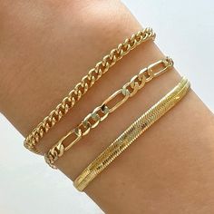 "*Buy 2 items, Get 15% OFF your order. Coupon applied at checkout.* A luxurious 14K gold filled herringbone snake bracelet makes for the perfect stand alone statement piece. Layer with your other favorite bracelets or pair with our 14k gold herringbone necklace here: https://www.etsy.com/listing/859333396/gold-filled-necklace-gold-filled-chain?click_key=ca5685961a4f3b3b2a1c80c79289c78631304af5%3A859333396&click_sum=7ad37822&ga_search_query=gold%2Bfilled&ref=shop_items_search_10&pro=1&frs=1&sts=1 Gold Herringbone Necklace, Herringbone Bracelet, Bones Bracelet, Dainty Gold Bracelet, Bracelet Christmas, Bracelet Dainty, Dainty Bracelet, Classy Jewelry, Jewelry Essentials