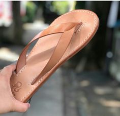 Men Leather Sandals Fashion, Diy Leather Sandals, Handmade Shoes Pattern, Memory Foam Sandals, Mens Sandals Fashion, Leather Slippers For Men, Mens Leather Sandals, Men Fashion Casual Shirts, Leather Flip Flops