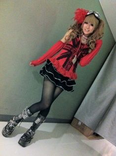 Rock Gyaru, Rokku Gyaru Fashion, Gyaru Subcultures, Goshikku Gyaru, Rokku Gyaru, Punk Style Outfits, Gyaru Fashion, Rock Outfits