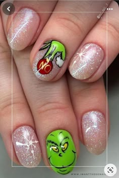 Grinch Nail Designs Short, Christmas Nail Grinch, Grinch Christmas Nails Easy, Grinch Face Nails, Grinch Nail Tutorial, Grinch Fingernails, Grinch Nails Step By Step, Christmas Nail Designs Grinch, Grinch Manicure