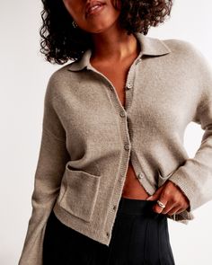 Versatile cardigan in our soft sweater yarn fabric and body-skimming silhouette, featuring a trend-forward collar, button-through detail, front pockets and ribbed cuffs. Pairs effortlessly with your favorite pair of jeans! Pact Clothing, Abercrombie And Fitch Outfits, Abercrombie And Fitch Outfit, September Mood, Versatile Cardigan, Collared Cardigan, Soft Sweaters, Skort Dress, Ruffle Jumpsuit