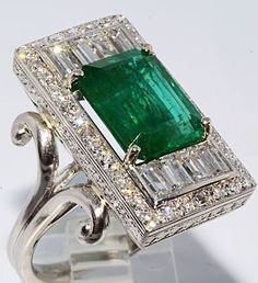 Art Deco African Emerald and Diamond ring भारतीय दुल्हन संबंधी, Bijoux Art Deco, Dinner Ring, Bijoux Art Nouveau, Retro Jewelry, Finger Rings, Deco Jewelry, Emerald Jewelry, Gorgeous Jewelry