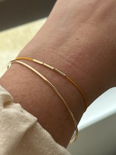 The Bamboo cord bracelet is in solid gold 14k and is the perfect gift for your loved ones and yourself. It is also the perfect piece to add and stack with your gold chains or a simple cuff bracelet like the one on the pictures below. Available in solid yellow gold 14k The cord in nylon is extremely resistant and water resistant Cord colors: red, baby pink, hot pink, copper, mustard, brown, baby blue, black, emerald, gray Unisex Jewelry Aesthetic, Simple Cuff Bracelet, Braided Bracelet Diy, Glow Jewelry, Gold Pearl Jewelry, Jewelry Photography Styling, Pink Copper, Accesories Jewelry, Beads Bracelet Design