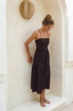 Romantic Open-back Midi Dress in black - ROVE Outfit Core, Black Summer Dress, Statement Heels, Florida Style, Black Linen Dress, Chic Flats, Summer Black Dress, 2024 Style, Nice Clothes