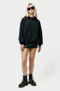 OVERSIZED FIT HOODIE CRAFTED FROM A SUPER SOFT, PRE-SHRUNK HEAVY WEIGHT JERSEY COTTON, FOR THE ULTIMATE JERSEY. FEATURES RIBBED HEM & CUFFS. Heavyweight Long Sleeve Hoodie For Fall, Heavyweight Hooded Hoodie For Fall, Wallet Chains, The Stooges, Ring Bracelet Chain, Shorts Sweatpants, Hoodie Xxl, Vintage Jerseys, Oversized Hoodie