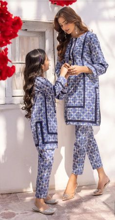 New summer mother daughter matching outfits for girls and women Mother Daughter Matching Outfits, Kids Dress Collection, Latest Dress Design, Trendy Shirt Designs, Stylish Short Dresses, Dress Design Patterns, Kids Fashion Dress, Sleeves Designs For Dresses, Kurta Designs Women