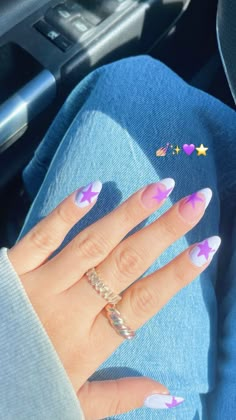 #purplenails #starnails #stars #nailart #nailinspo💅🏻 #inspo #trendy #almondnails #springnailart Purple Hoco Nails Acrylic, Nails Ideas With Stars, Nails With Purple Design, Purple Acyrilics Nails, Purple Nails Easy, Guts Tour Nail Ideas, Olivia Nails, Birthday Nails Stars, Purple Cute Nails