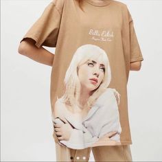 New Without Tags Size S/M Sold Out In Stores! Fits Oversized Brown Outfit Aesthetic, Billie Eilish Merch, Plain Outfits, Oversized Graphic Tee, Mens Fashion Streetwear, Tees For Women, Urban Outfitters Tops, Oversized Tee, Outfits Aesthetic