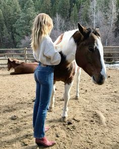 Western Glam Outfit, Horseback Riding Outfit, Western Cowgirl Outfits, Traje Cowgirl, Western Glam, Horseback Riding Outfits, Casual Country Outfits, Cowgirl Style Outfits, Cowgirl Look