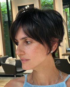 Cheekbone Length Bob, Brunette Pixie, Longer Pixie Haircut, Pixie Cut Styles, Long Pixie Hairstyles, Fine Straight Hair, Pixie Bob Haircut, Face Framing Bangs, Long Pixie Cuts