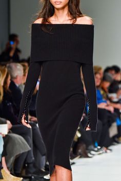 Black off the shoulder sweater dress | Runway Style | Sportmax at Milan Fashion Week, Autumn 2015 Catwalk Couture, Runway Details, Runway Dresses, Fall 2015, Shoulder Sweater, Milan Fashion, Milan Fashion Week, Art And Architecture, The Professional