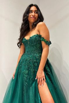 Formal Dress Green, Green Evening Dress, Lace Formal Dress, Color Number, Grad Dresses, Green Prom Dress, Stunning Gowns, Note Box, Tulle Prom Dress