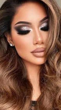 Dramatic Bride Makeup, Dramatic Makeup Looks Glamour, Smokey Eye Red Lip Makeup, Burlesque Makeup Ideas, Glitter Bridal Makeup, Wedding Glam Makeup Brides, Smokey Wedding Makeup, Smokey Glitter Eye Makeup, Glam Makeup Looks Dramatic