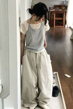 Simple Shirt And Pants Outfit, Summer Fits Asian, Artistic Outfits Aesthetic, Overall Outfit Ideas, Fit Ideas Summer, Outfit With Sweatpants, Japan Style Outfits, For School Outfits, Upcycling Clothes Diy