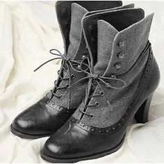 Kategorie:Stiefel; Obermaterial:Kunstleder; Saison:Frühling  Herbst,Winter; Absatzform:Kätzchen-Ferse; Geschlecht:Damen; Zehe Form:Runde Zehe; Art:Stiefeletten Stiefeletten; Stil:Elegant,Modisch,Brautkleider schlicht,Vintage; Absatzhöhe (Zoll):1-2; Außensohlenmaterialien:MD (Phylon); Anlass:Outdoor,Täglich; Verschluss:Schnürsenkel; Muster:Feste Farbe; Kotierung:10/12/2023; 2023 Trends:Stiefel mit Absatz,Übergrössen,Motorradstiefel,Bullock Schuhe; Absatzhöhe:Mittlerer Absatz Cheap Ankle Boots, Popular Boots, Vintage Boho Fashion, Winter Ankle Boots, Square Toe Heels, Faux Leather Heels, Vintage Boots, Martin Boots, Motorcycle Boots