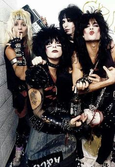 the group kiss posing for a photo together