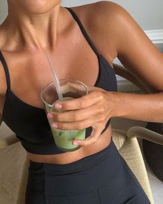 Green juice Pilates Clothes, Yoga Outfits, Trening Fitness, Outfit Yoga, Healthy Lifestyle Motivation, Fitness Inspiration Body, Healthy Girl, Healthy Lifestyle Inspiration, Motivation Fitness