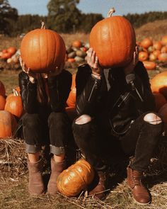 Pumpkin Patch Photoshoot, Pumpkin Patch Pictures, Fall Dates, Halloween Photography, Pumpkin Farm, Farm Photo, Pumpkin Picking, Unique Fall