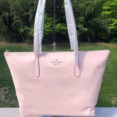 Brand New With Tags Kate Spade Kitt Large Nylon Tote In Conch Pink. Features Zip Top Closure, Interior Zip And Slip Pockets, 11” Hande Drop. Girly Tote Bags, Kate Spade Pink Bag, Pink School Bag, Pink School Bags, Pink Kate Spade Purse, Pink Purses, Tote Bag For School, Kate Spade Bag Pink, Kate Spade Purse Pink