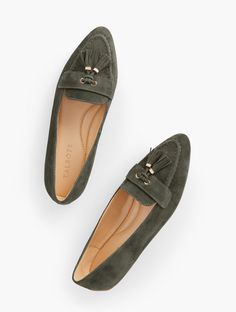 Our forever favorite flats in luxe suede. With chic tassel detailing. Memory foam footbed feels great all day. Arch padding for extra comfort and support. Flexible outsole minimizes sliding and slipping. Features Gift Box/Gift Wrap is not available for this item. Pointed Toe 1/2" Heel height Memory foam footbed Imported Material: 100% Leather | Francesca Suede Driving Flats Talbots Neutral Flats, Modern Shoes, Suede Fashion, Classic Style Women, Green Suede, Leather Shoes Woman, Box Gift, Leather Flats, Fashion Flats