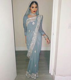 @sabinahannan in saree Sabina Hannan, Pakistan Clothes, Asian Dresses, Shadi Dresses, Heavy Dresses, Asian Bridal Dresses, Handbag Essentials