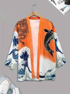 Haori Carpe Koi: Élégance et Tradition Japonaise Plongez dans l'univers raffiné du Japon avec notre Haori Carpe Koi, une pièce de vêtement intemporelle qui célèbre la richesse de l'art et de la culture japonaise. Ce haori unique met en scène la majestueuse carpe koi, symbole de persévérance et de courage, et s'inspire de la célèbre estampe "La Grande Vague de Kanagawa" pour un design à la fois classique et moderne.   	Matériaux de Haute Qualité : Confectionné en polyester premium, ce haori offre Carpe Koi, Tidal Wave, Loose Fit Shirts, Vacation Resorts, Kimono Style, Kimono Fashion, Front Open