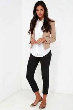 From the out of tow conference, to a night out with your besties you'll be officially chic in the Business Trip Tan Cropped Blazer! Best Business Casual Outfits, Comfy Work Outfit, Work Outfit Inspiration, Traje Casual