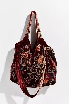 Velvet Tote Bag, Quick Weekend Getaways, Butterfly Bags, Brown Velvet, Creation Couture, Pretty Bags, Velvet Bag, Coffee Bean, Cute Bags