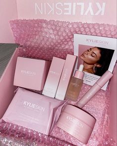 Kyle Skin, Kylie Skin Products, Kylie Jenner Beauty, Great Makeup, Kylie Skin, Skin Care Business, Kyle Jenner, Skincare Collection