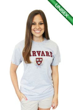 Harvard Crest T-Shirt. Harvard Shirt, School Outfits Comfy, Boys School Outfits, School Outfits For College, University Apparel, Harvard Law, Harvard Law School, Summer School Outfits, University Tees