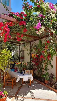 outdoor ideas Spanish Inspired Backyard, Balkon Decor, Home Garden Design, Terrace Design, Outdoor Decor Backyard, Plants And Flowers, Balcony Design, Bougainvillea, Dream House Exterior