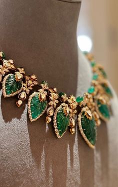 Gold Jada Designs, Polki Jewellery Brides, Emerald Necklace Indian, Polki Designs, Long Haram, Gold Bridal Necklace