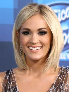 Carrie Underwood Haircut, Carrie Underwood Hair, Medium Bob Hairstyles, Smoky Eyes, Layered Bob, Medium Hair Cuts, Carrie Underwood, Hair Envy, American Idol