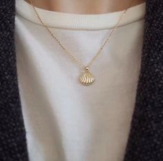 Lovely French style seashell charm pendant necklace crafted in solid gold * Pendant material: 14K Yellow Gold * Size: 10mm without bail * Chain material: 14K Yellow Gold * Length: 16.5" ❤️Visit our official website for exclusive new products.      https://elekalonjewelry.com/ ❤️Follow us on Instagram @ elekalonjewelry for the latest projects and much more! ❤️If you have any questions, please feel free to message us. Elegant Yellow Gold Shell-shaped Necklace, Latest Gold Pendant Jewelry, Gold Seashell Necklace, Necklace Seashell, Jewelry Layering, Jewelry Ocean, Seashell Pendants, Gold Pendant Jewelry, Ocean Jewelry