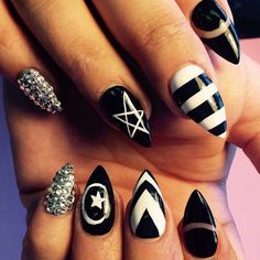 40 Moody Nail Ideas That Will Make You Take the Plunge Into Grunge Grunge Nail Art, Black Ombre Nails, Nails Grunge, Mickey Nails, Black Acrylic Nails, Punk Nails, Romantic Nails, Matte Nails Design, Grunge Nails