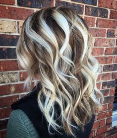 Partial Highlights Blonde Shadow Root, All Over Medium Blonde Hair Color, Blonde Painted Hair, Byalouge Hair Blonde, Blonde High Low Lights, Multi Dimensional Blonde Balayage, Bright Blonde Inspo Hair, Funky Balayage Hair, Blonde Hair With Lowlights Underneath