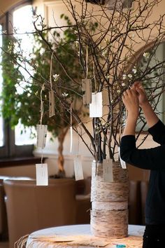 Escort Card Tree... Tie skeleton key wedding favors to cards Key Wedding Favors, Winter Favors, Wedding Prayer, Photo Corner, Wedding Seating Chart Template, Skeleton Keys, Seating Chart Template, Chart Template, Table Runners Wedding