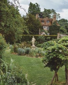 a statue is in the middle of a garden