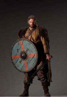 Vikings Season 1, Escudo Viking, Vikings History, Clive Standen, Skyrim Cosplay