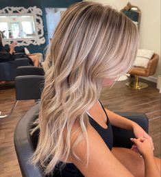 Blonde Summer Balayage, Blonde Balayage Highlights With Money Piece, Ash Blonde With Blonde Highlights, Brunette With Bright Blonde Highlights, Blonde Hair With A Shadow Root, Lived In Summer Blonde, Blonde Highlights For Summer, Full Blonde Balayage, Blond Highlights On Dirty Blonde Hair