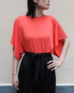 Take flight with this butterfly top with kimono sleeves! In fine viscose jersey, to stay fresh even in the heart of summer. Easy to match with a haori jacket or a long kimono in warm tones... Available in 2 colors: ivory or mandarin. Exists in long and mid-length dresses. 100% Viscose Obi belt are here ! https://www.etsy.com/your/shops/Trazita/tools/listings/page:3/1010349293 Length/Width/Total sleeve S≃70cm49cm82cm M≃70cm53cm84cm L≃70cm57cm86cm XL≃70cm61cm88cm Summer Viscose T-shirt With Short Sleeves, Summer Tops With Relaxed Fit And Kimono Sleeves, Spring Tops With Kimono Sleeves And Relaxed Fit, Spring Tops With Relaxed Fit And Kimono Sleeves, Relaxed Fit Tops With Kimono Sleeves For Spring, Relaxed Fit Top With Kimono Sleeves For Summer, Summer Short Sleeve Viscose T-shirt, Summer Tops With Butterfly Sleeves And Stretch, Stretch Summer Tops With Butterfly Sleeves